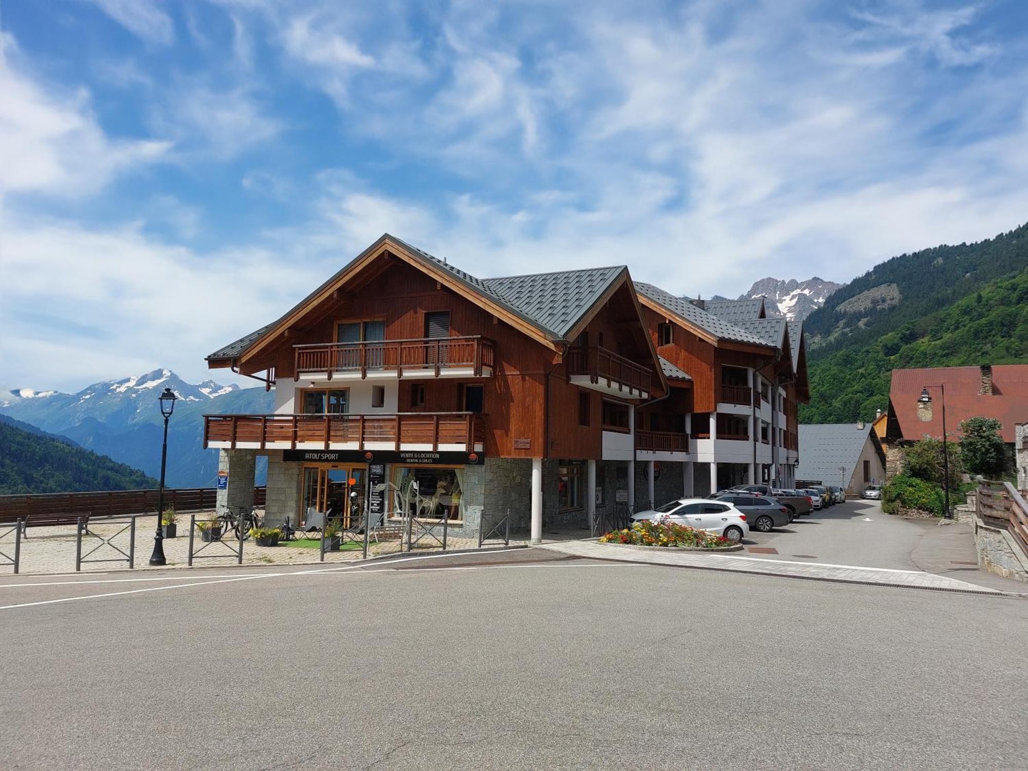 Terresens - Le Saphir Aparthotel Vaujany Bagian luar foto